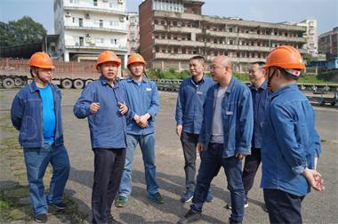 开云手机平台-开云（中国）股份公司党委书记廖廷君一行深入江边码头督查防洪防汛工作