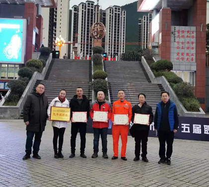 开云手机平台-开云（中国）股份公司员工余江波获泸州市钳工技能大赛第一名
