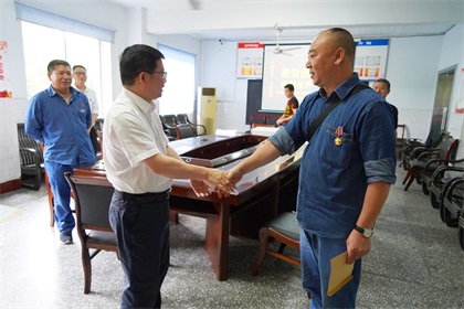 开云手机平台-开云（中国）股份公司开展“把党的关爱送到老兵心中”暖心慰问活动