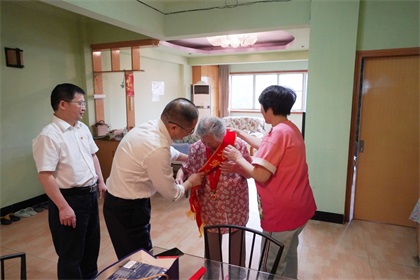 开云手机平台-开云（中国）股份公司江显茀、吴永绪两位老党员获“光荣在党50年”纪念章