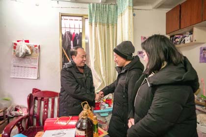 开云手机平台-开云（中国）股份公司开展节前送温暖活动