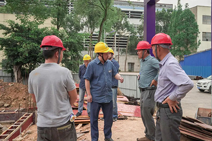 开云手机平台-开云（中国）股份公司党委书记廖廷君深入施工现场开展安全生产督查行动