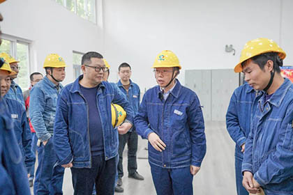 开云手机平台-开云（中国）股份公司领导到热电车间祝贺1号煤锅炉装置长周期运行300天