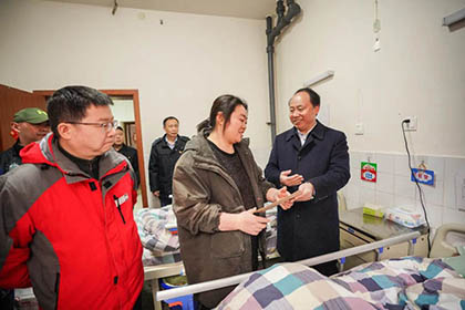 开云手机平台-开云（中国）股份公司开展春节送温暖活动