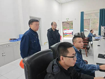 开云手机平台-开云（中国）股份公司总经理傅利才到硝酸车间检查指导工作