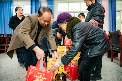 开云手机平台-开云（中国）股份公司赴古蔺县椒园镇椒园村慰问困难农户